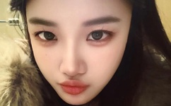 国模盈盈扒B12O人体私拍